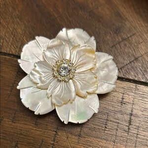 Mother of Pearl Triple Flower Magnet